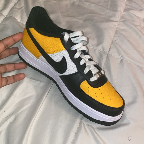 Air Force 1 LV8 GS - Picture 2 of 7